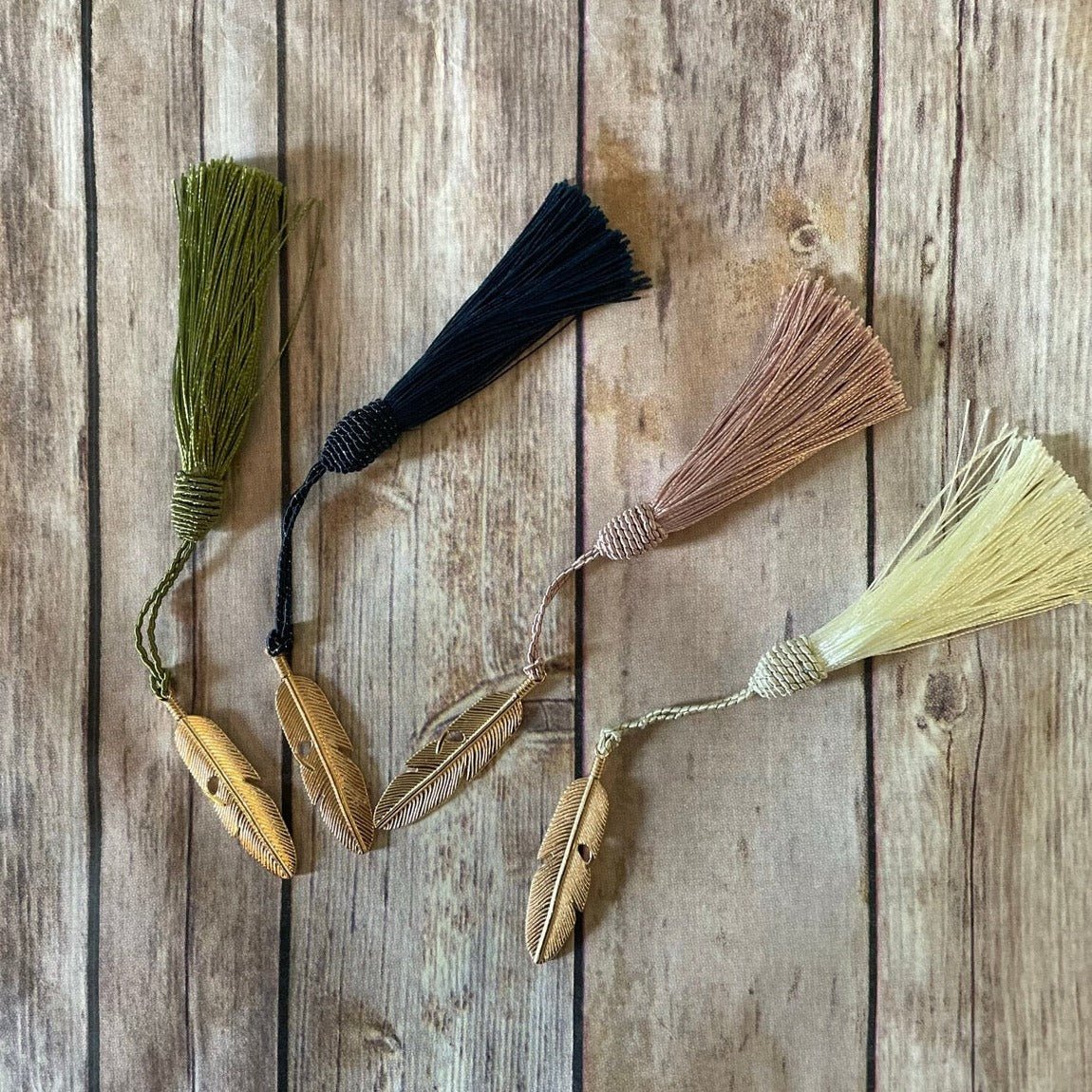 Christian Feather Bookmark ~Psalm 91:4 - The James Method